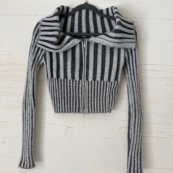 Fashion Nova Zip-Up Sweater | Oversized Slouchy Collar- Size S - Picture 3 of 5